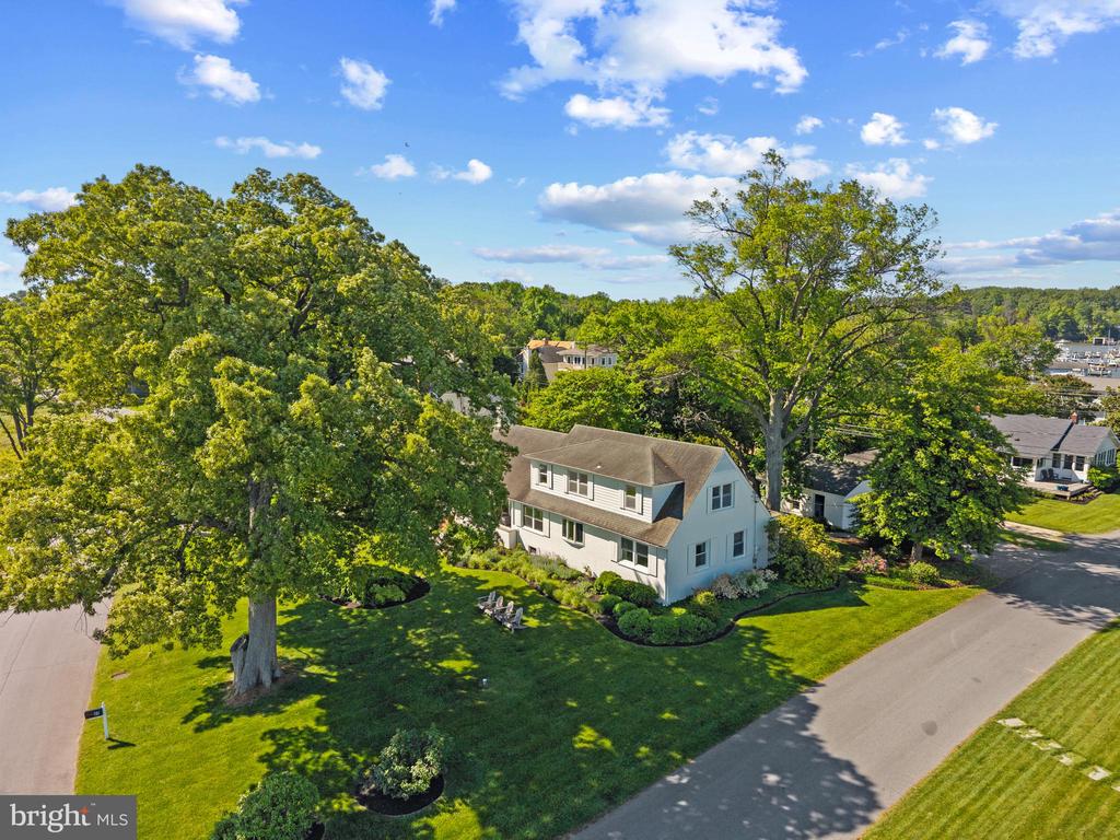 80 River Dr