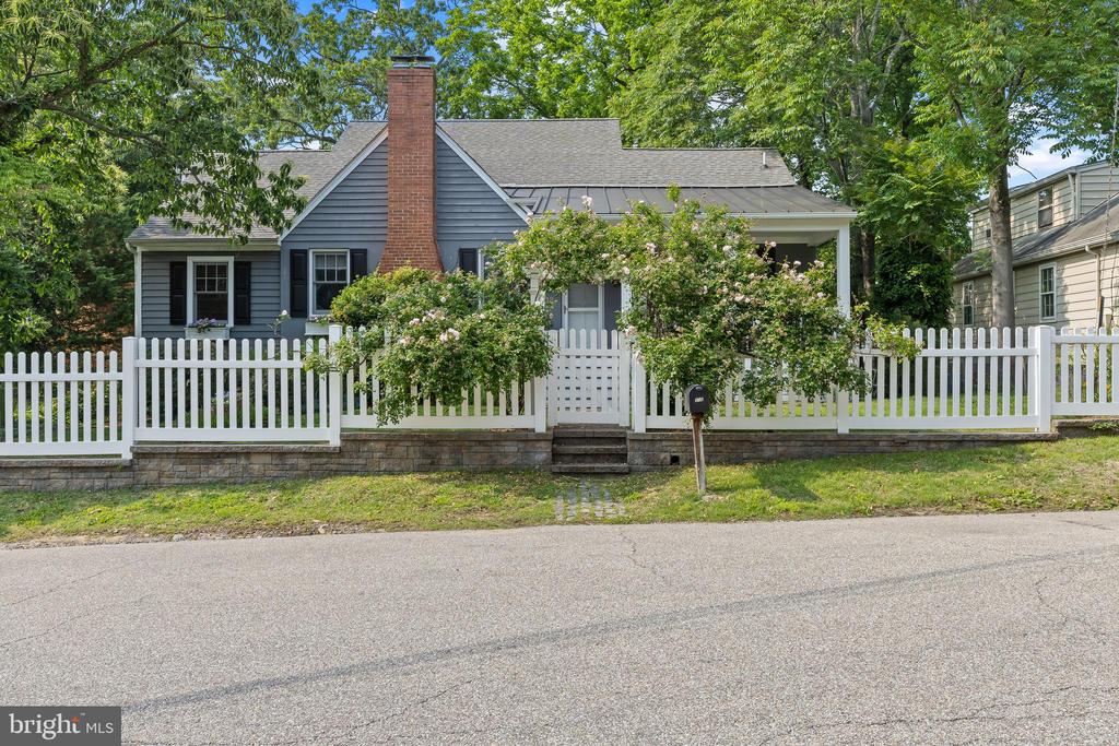712 Warren Dr