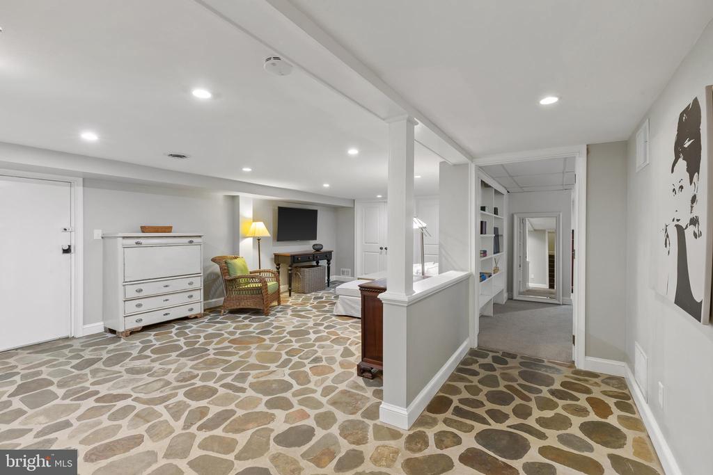 712 Warren Dr
