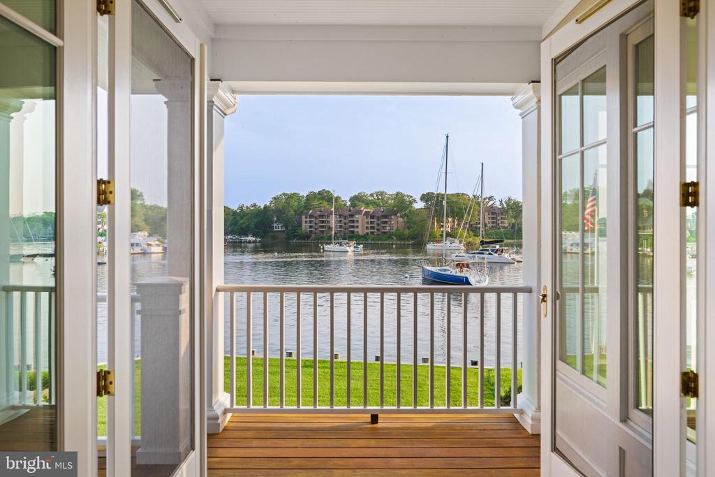 17 Revell St