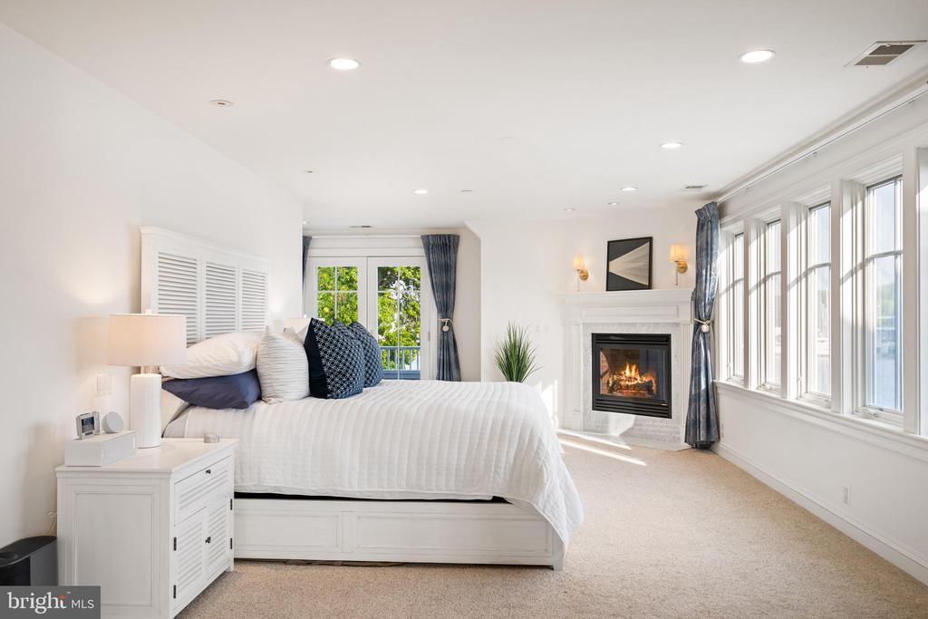 17 Revell St