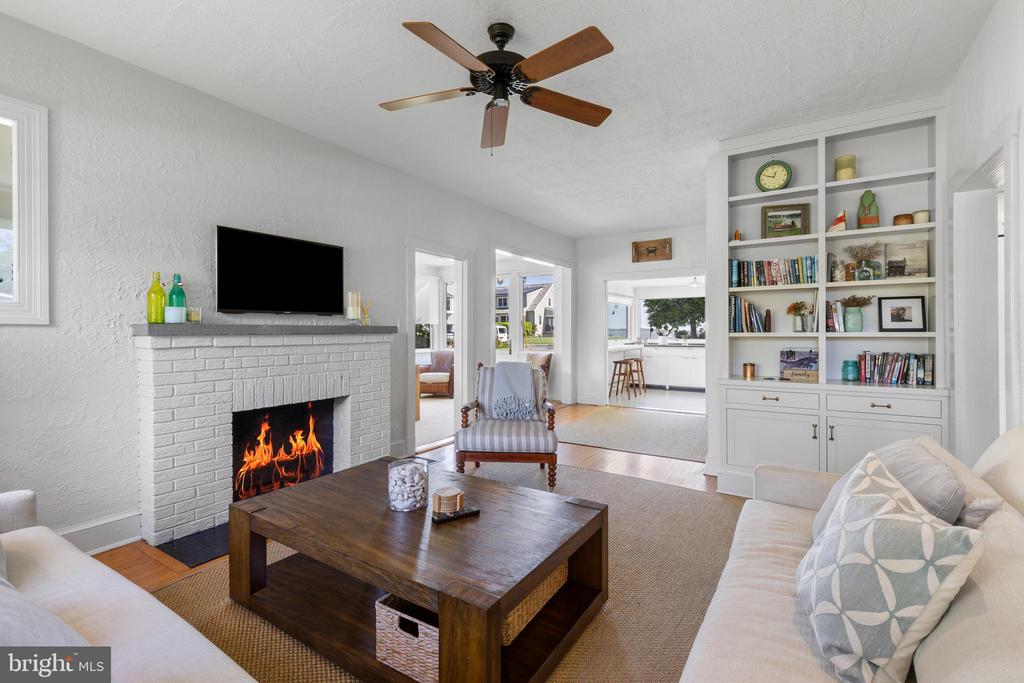 43 E Lake Dr