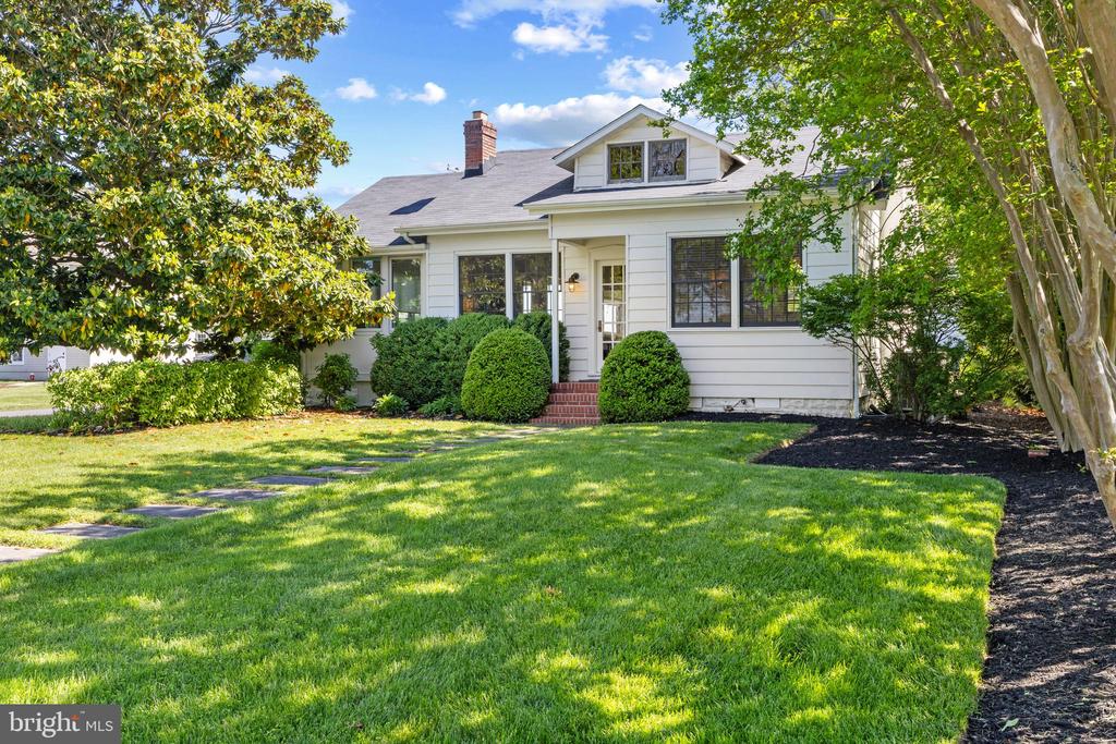 43 E Lake Dr