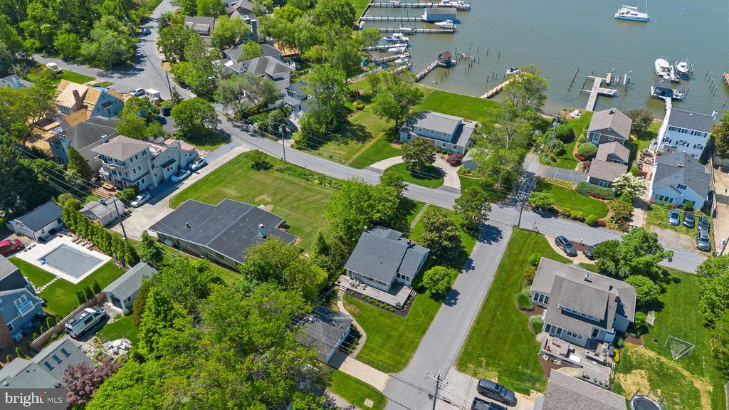 43 E Lake Dr