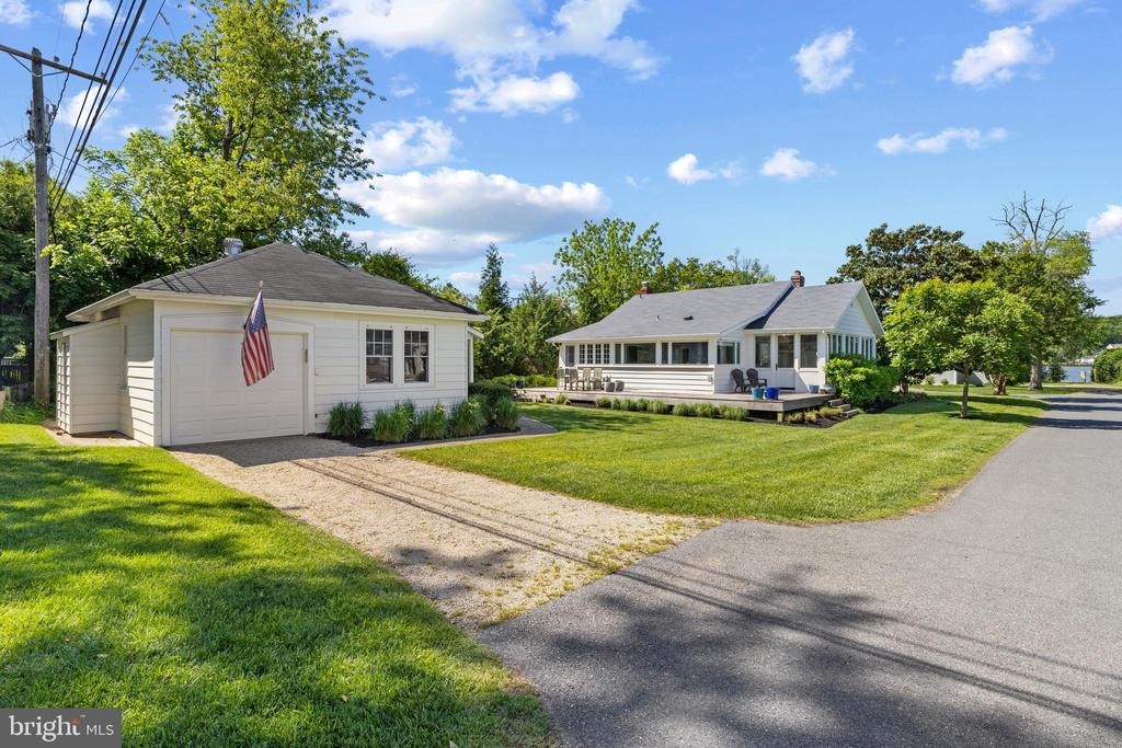 43 E Lake Dr