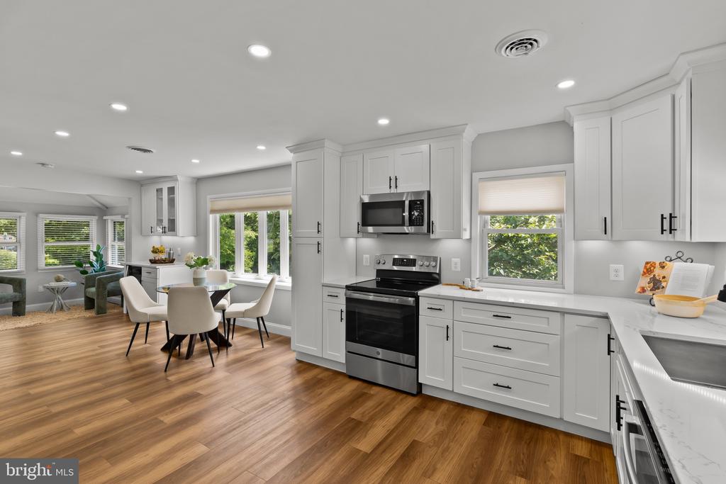 356 Hickory Trl