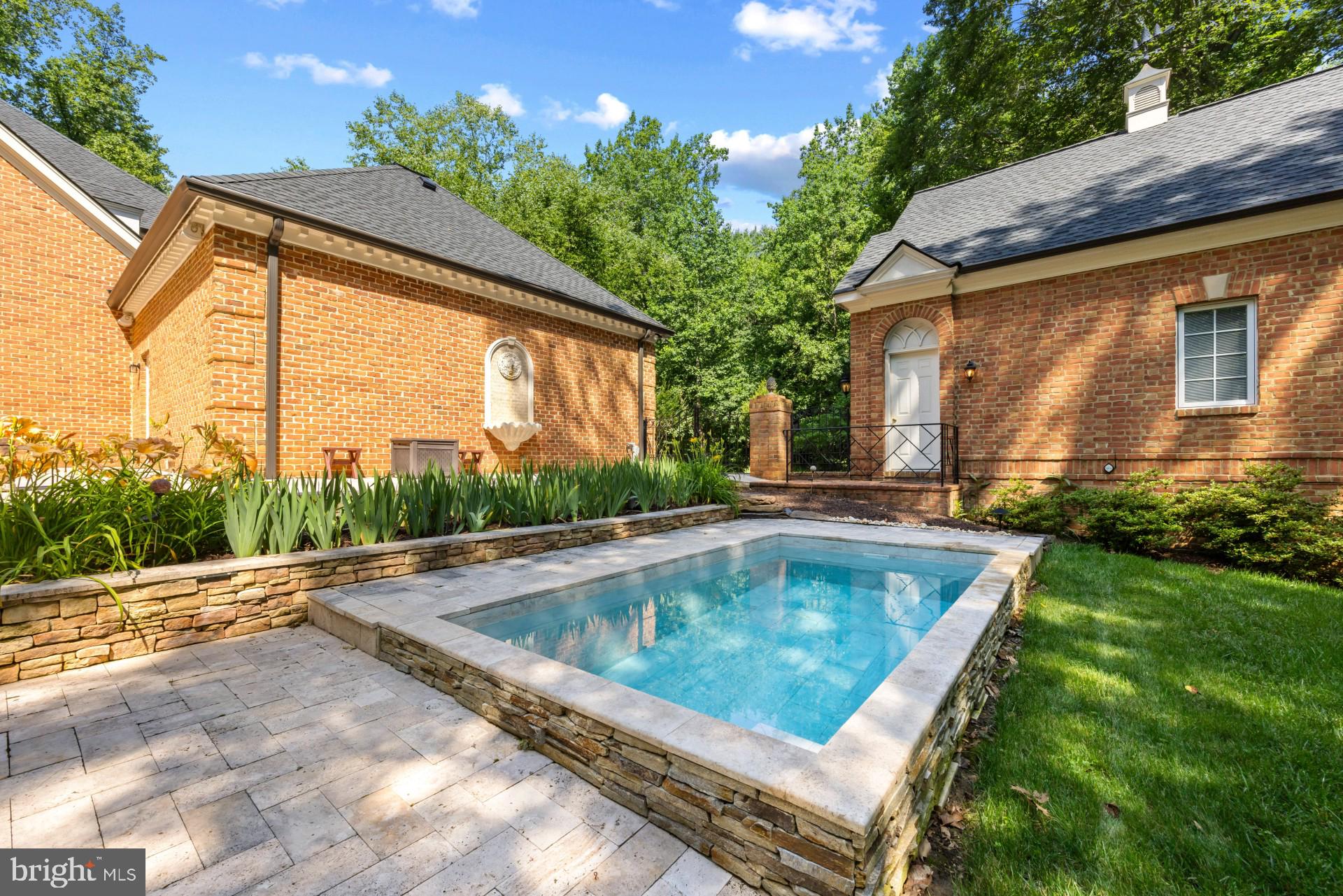 1603 Upton Scott Way