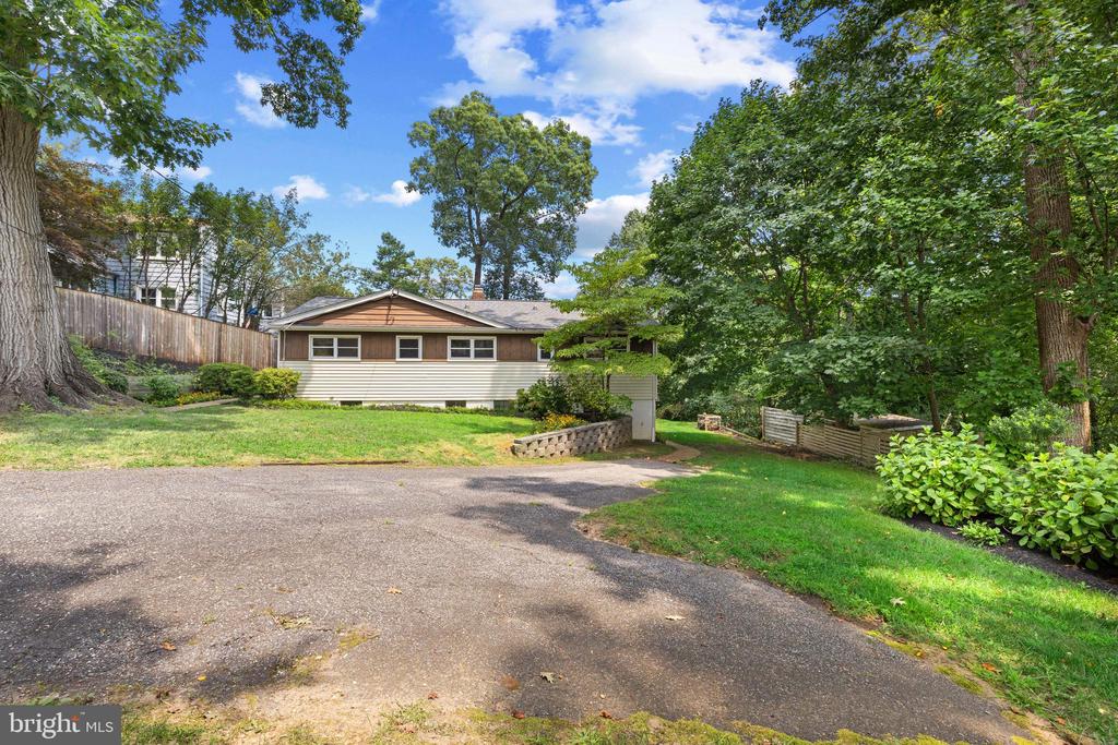 1507 Circle Dr