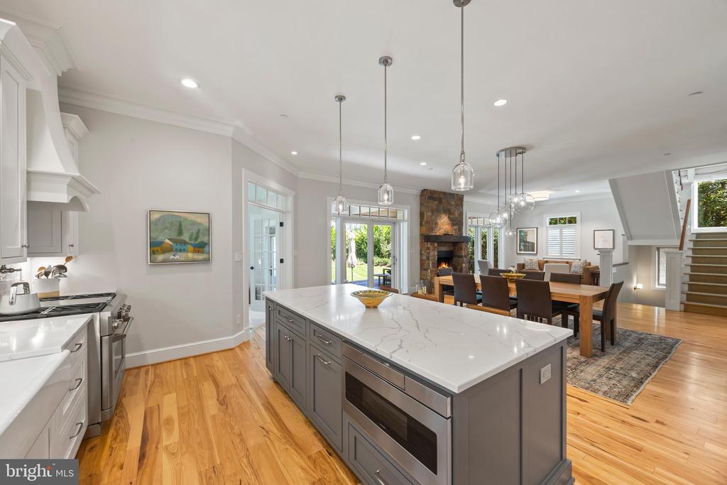 4 LITTLE HARBOR WAY