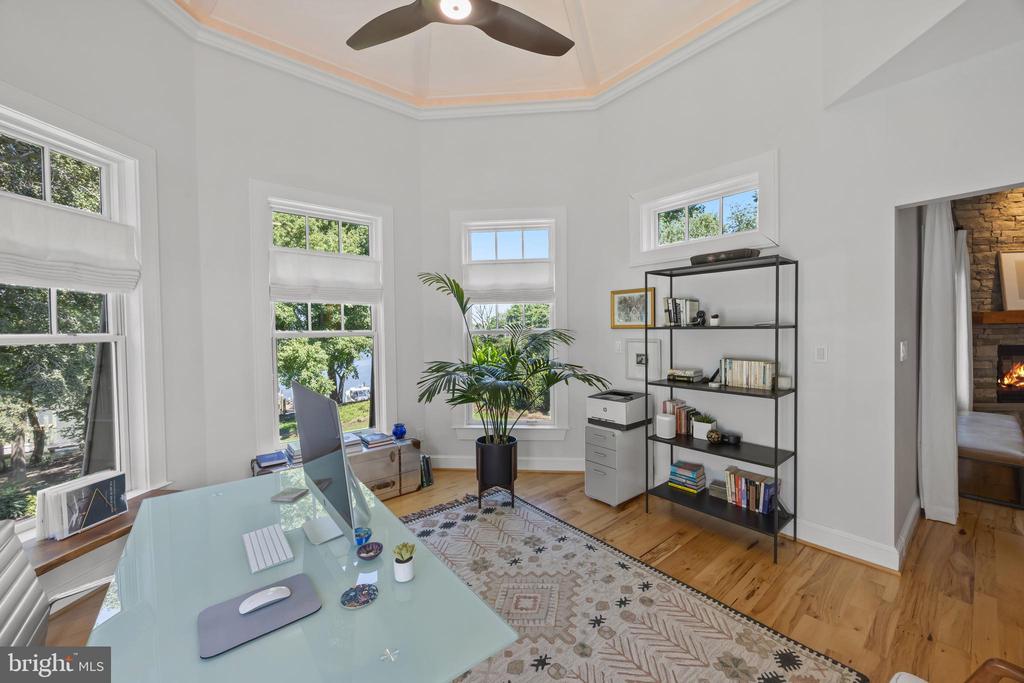 4 LITTLE HARBOR WAY
