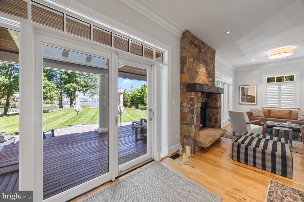 4 LITTLE HARBOR WAY