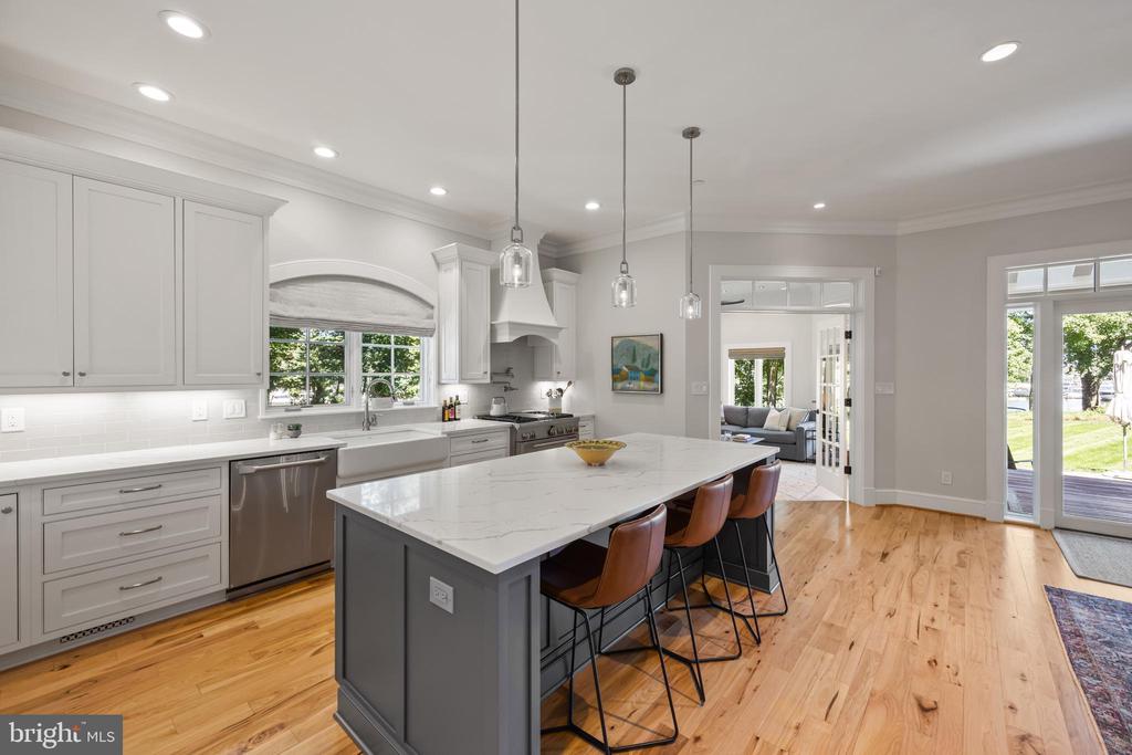 4 LITTLE HARBOR WAY