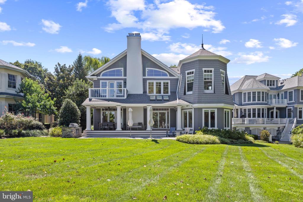 4 LITTLE HARBOR WAY