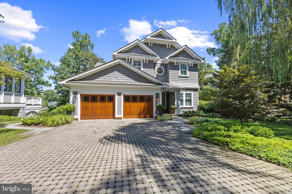 4 LITTLE HARBOR WAY