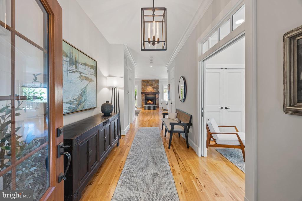 4 LITTLE HARBOR WAY
