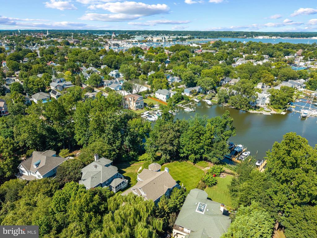 4 LITTLE HARBOR WAY