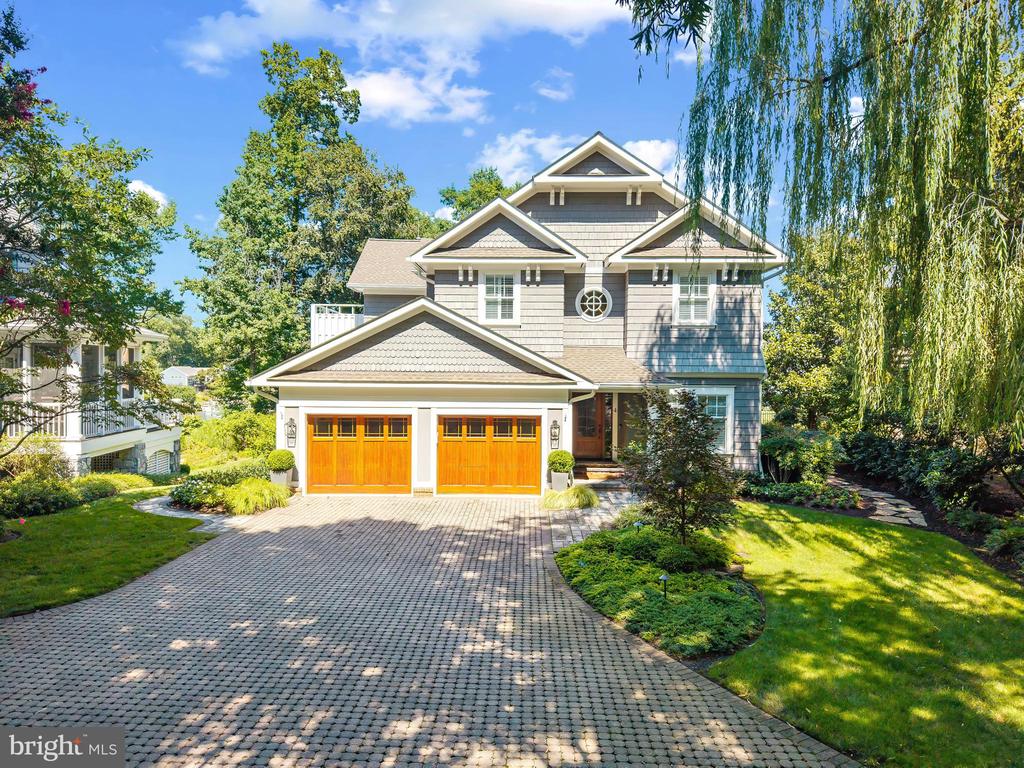 4 LITTLE HARBOR WAY