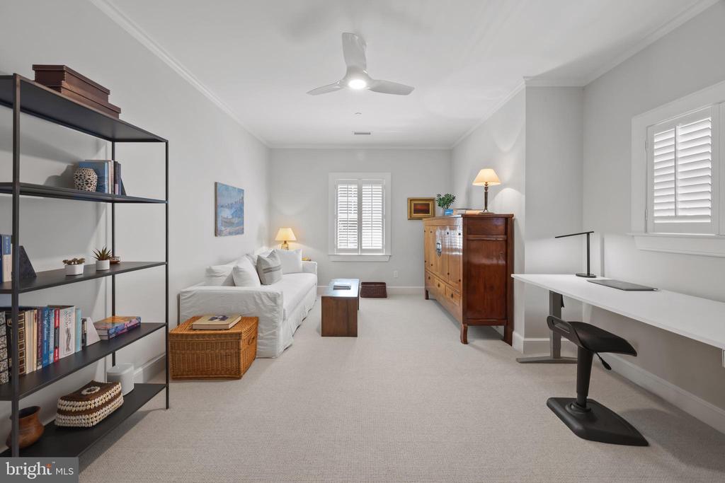4 LITTLE HARBOR WAY
