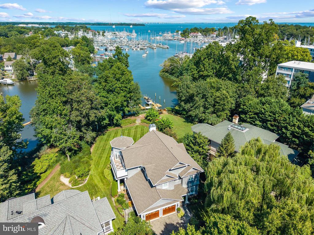 4 LITTLE HARBOR WAY
