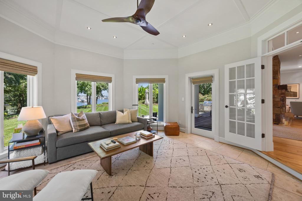 4 LITTLE HARBOR WAY