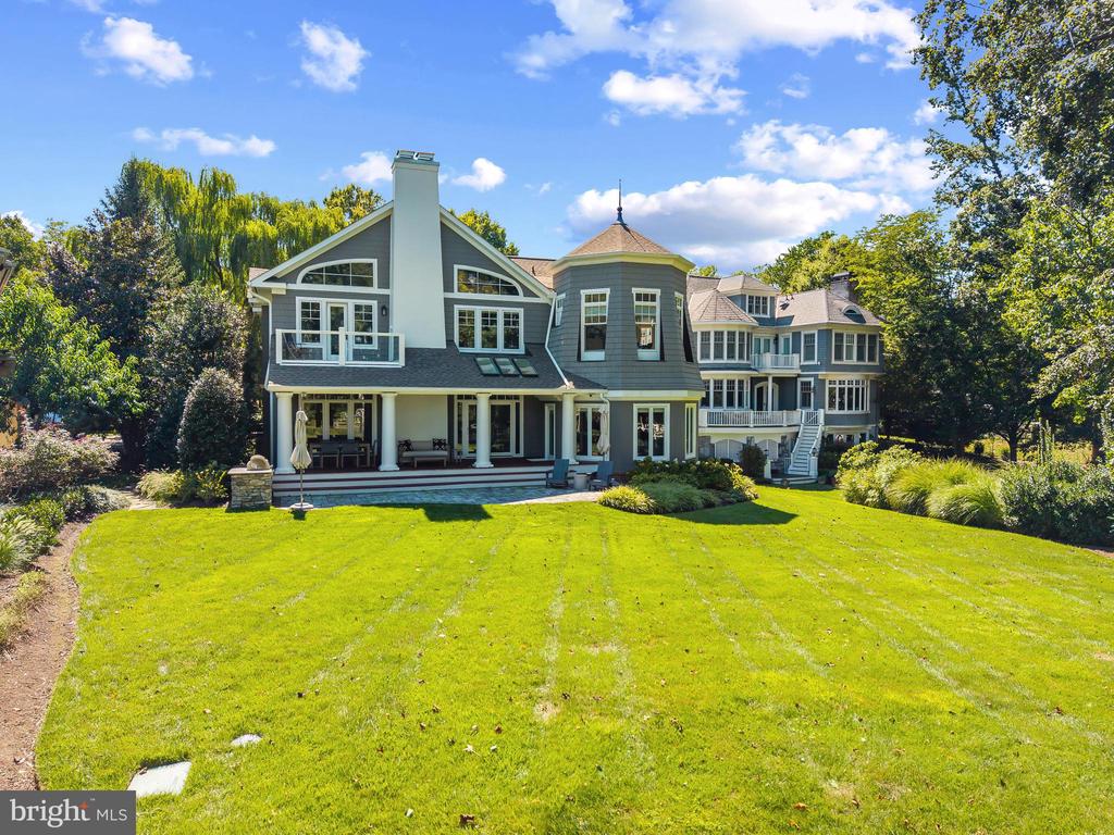 4 LITTLE HARBOR WAY