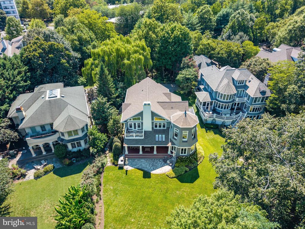 4 LITTLE HARBOR WAY