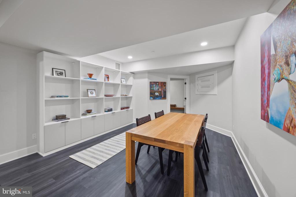 4 LITTLE HARBOR WAY