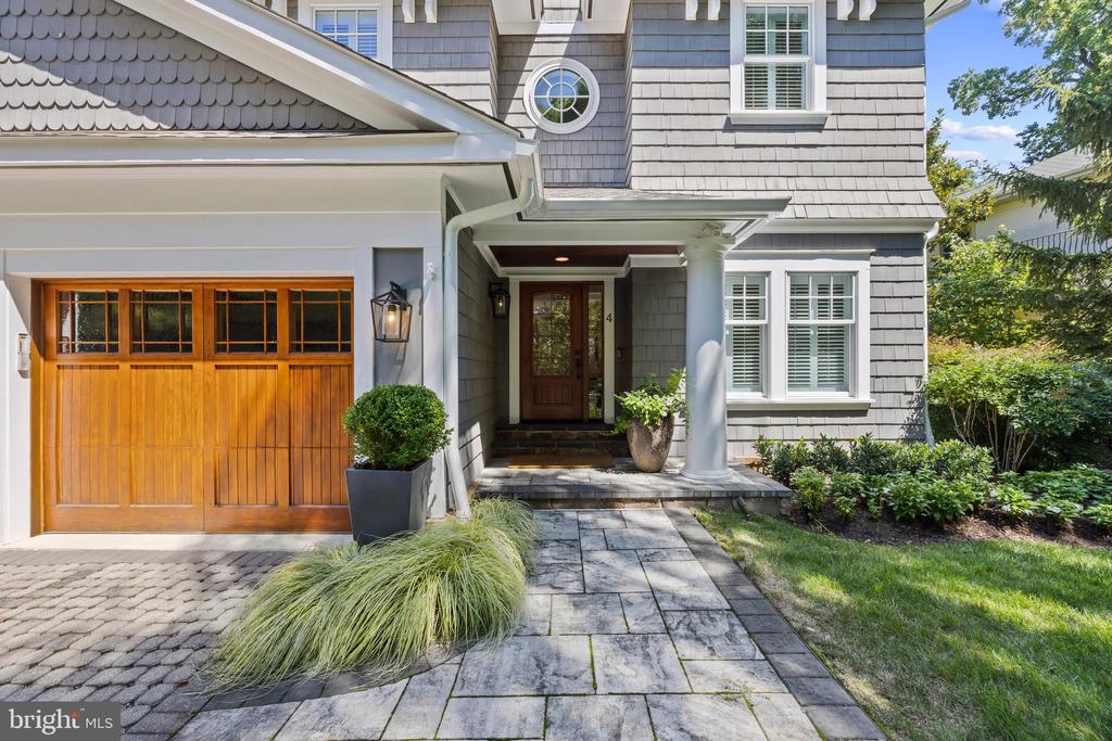 4 LITTLE HARBOR WAY