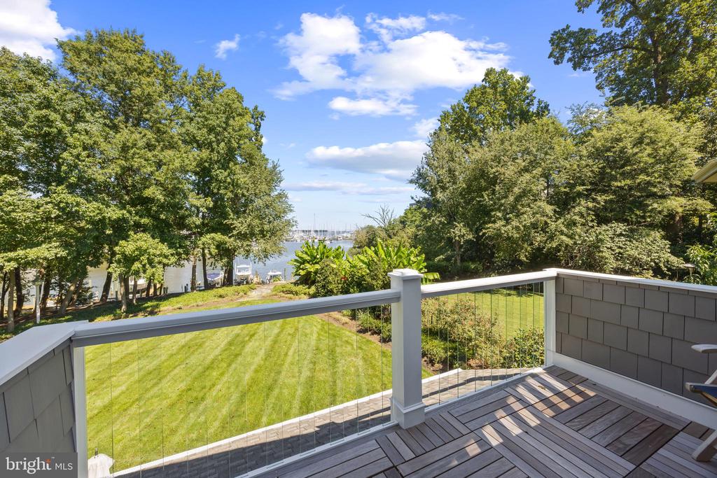 4 LITTLE HARBOR WAY