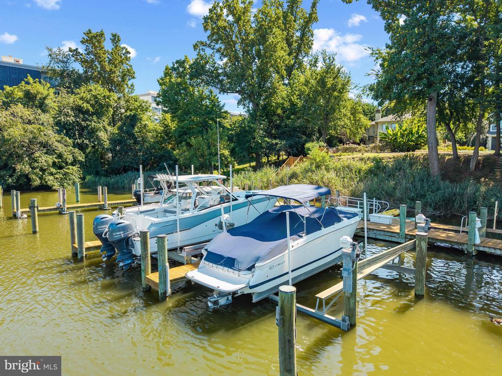 4 LITTLE HARBOR WAY
