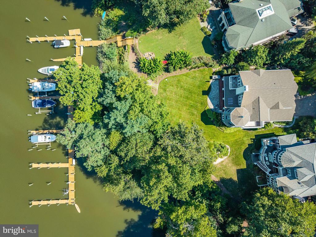 4 LITTLE HARBOR WAY