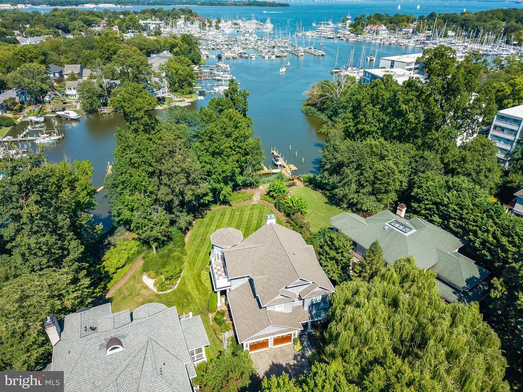 4 LITTLE HARBOR WAY