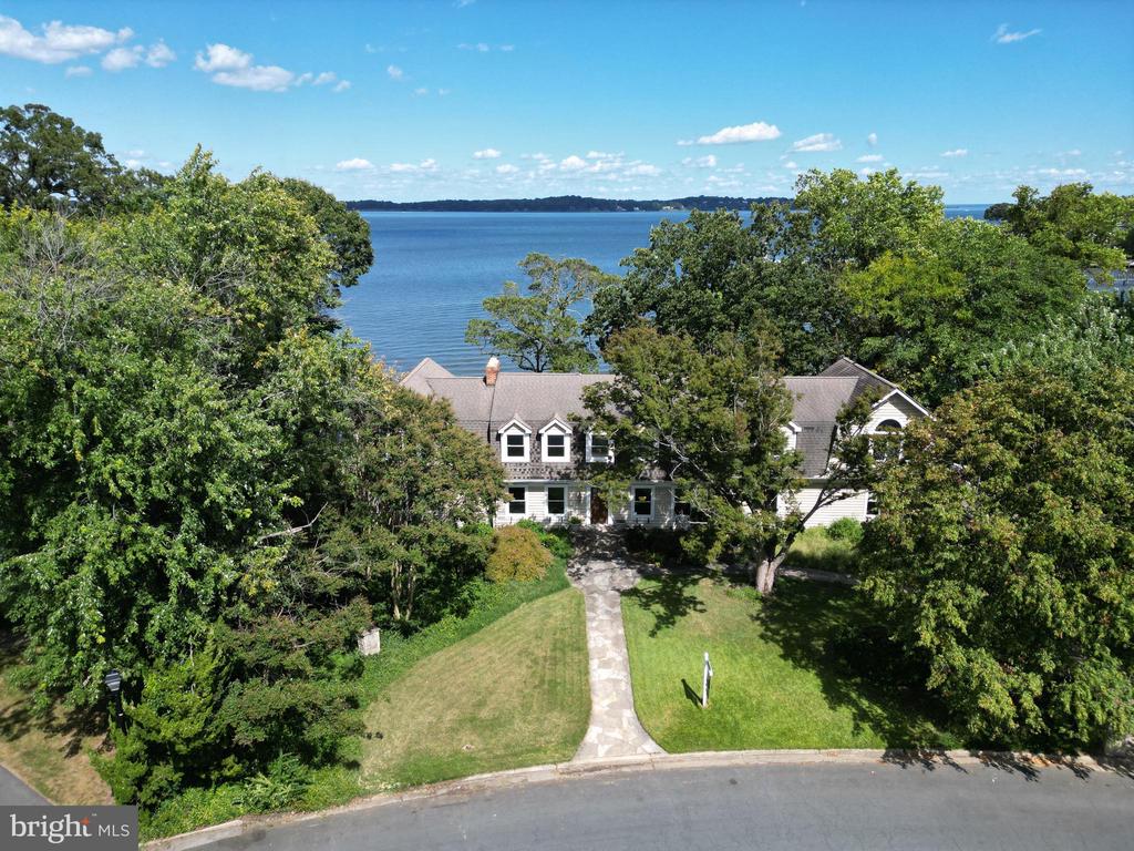 909 MALLARD CIRCLE