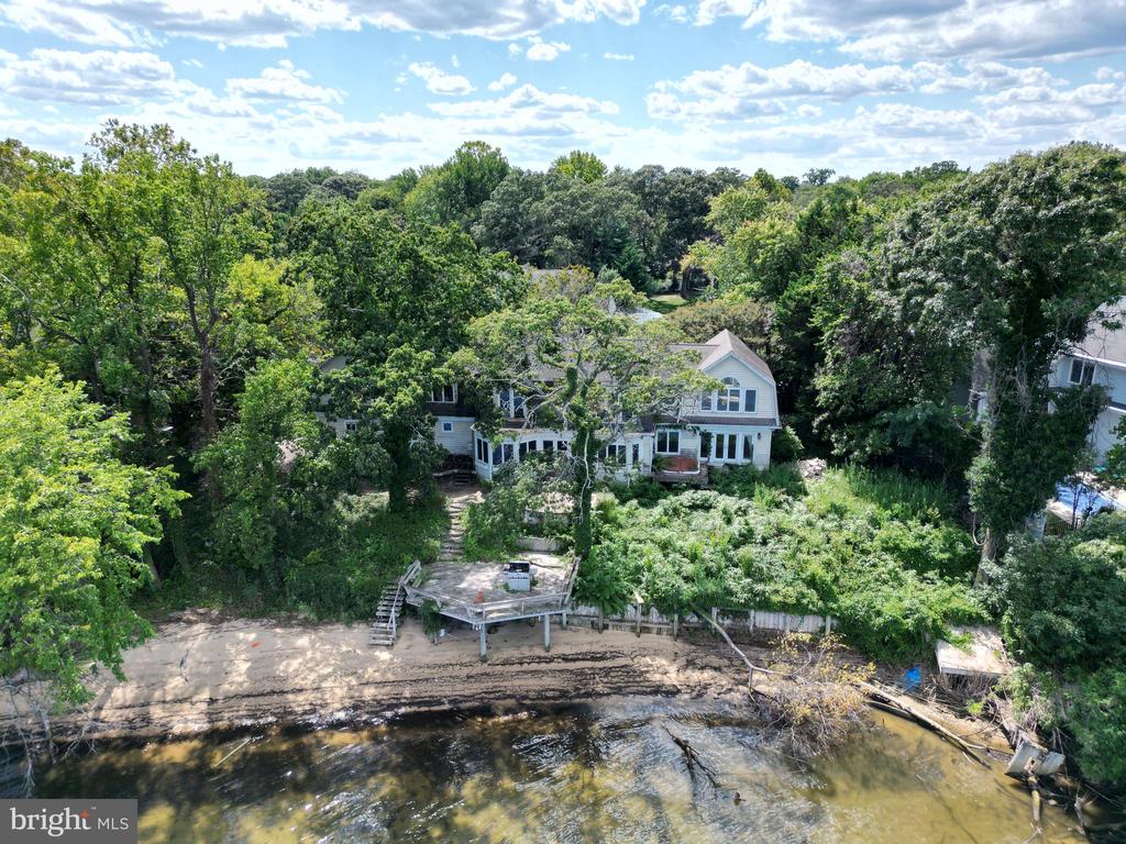 909 MALLARD CIRCLE