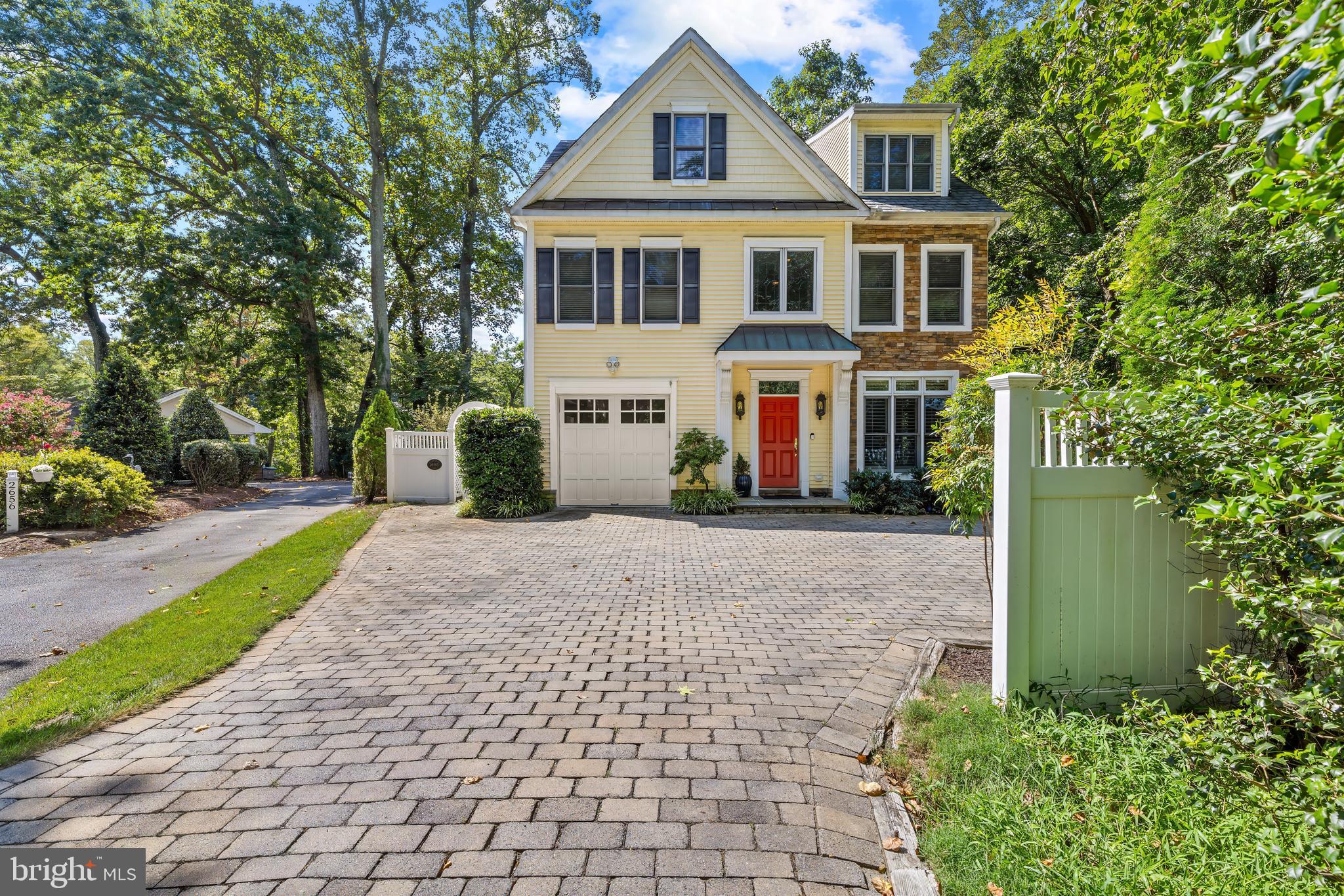 2656-A QUEEN ANNE CIRCLE