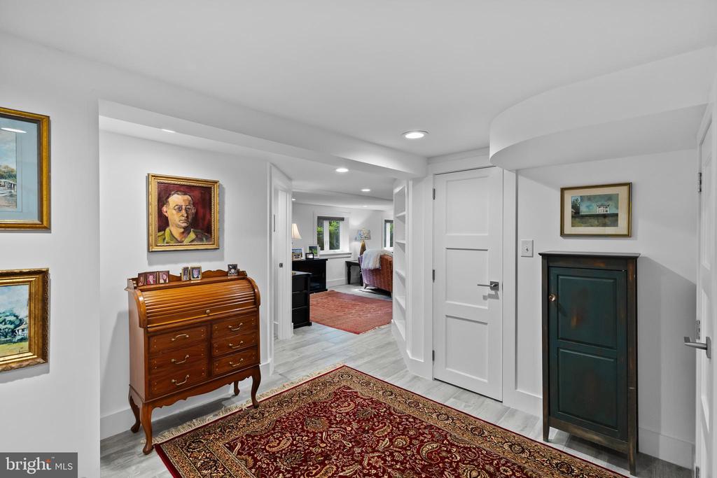 1428 RAVINE WAY