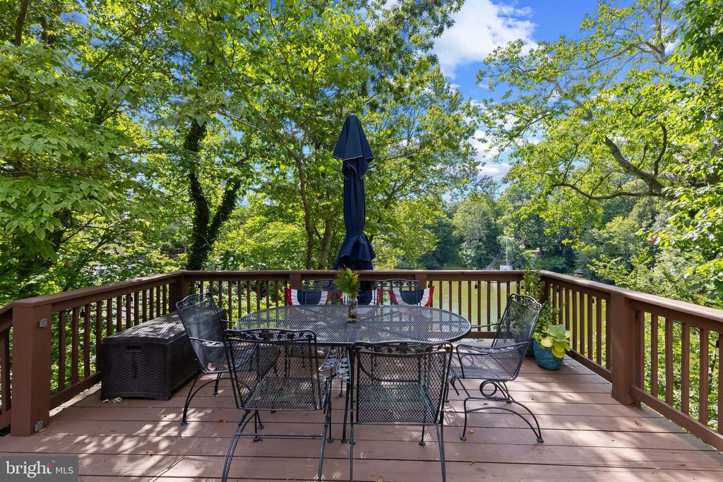 1428 RAVINE WAY