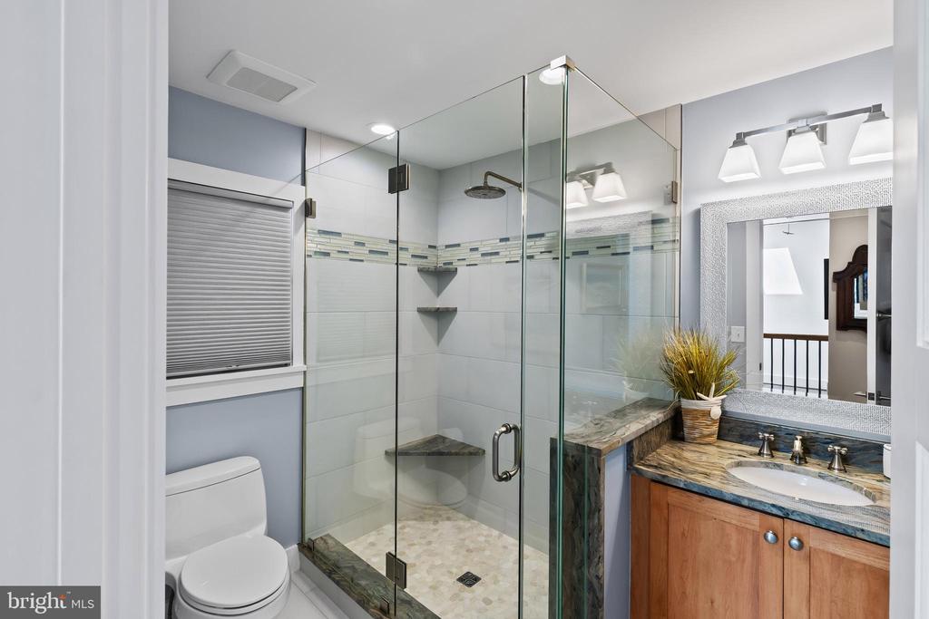 1428 RAVINE WAY