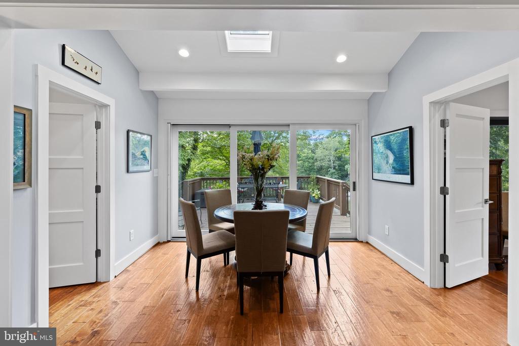 1428 RAVINE WAY