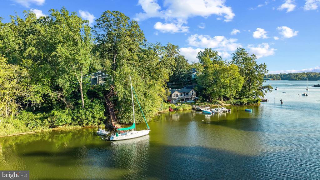 1428 RAVINE WAY