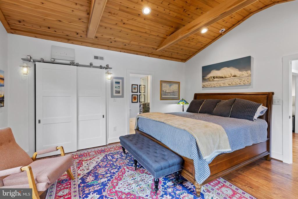 1428 RAVINE WAY