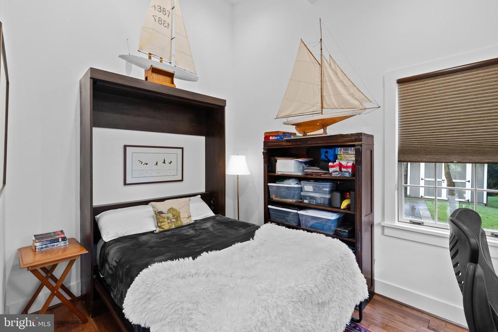 1428 RAVINE WAY