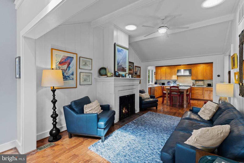 1428 RAVINE WAY