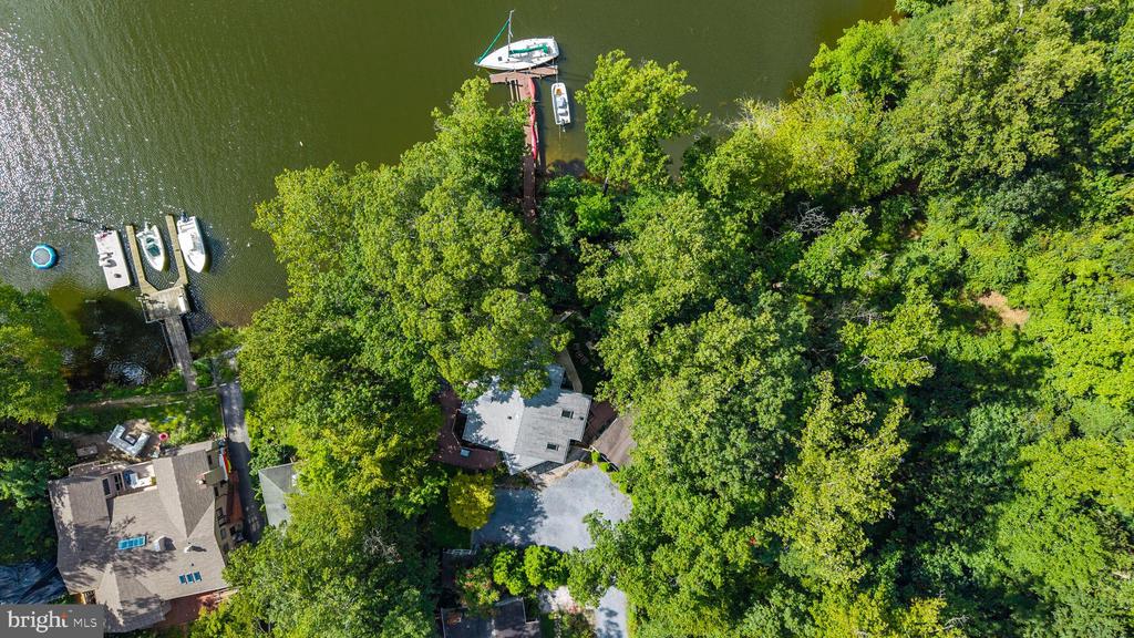 1428 RAVINE WAY