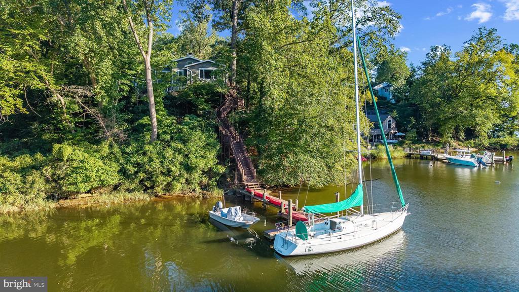 1428 RAVINE WAY