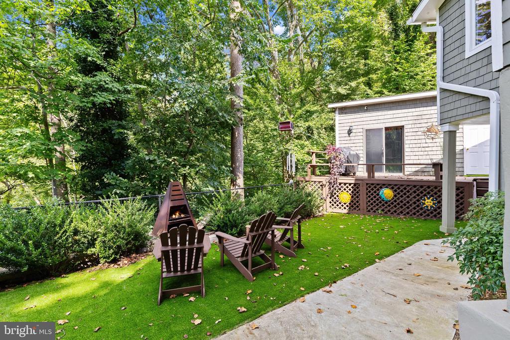 1428 RAVINE WAY
