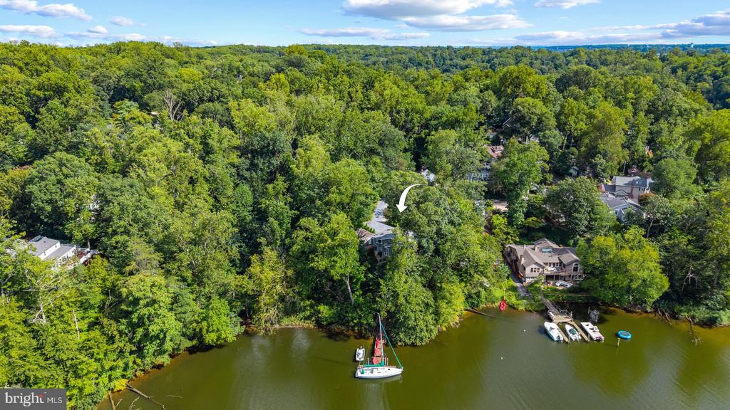 1428 RAVINE WAY