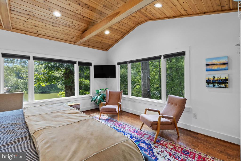 1428 RAVINE WAY