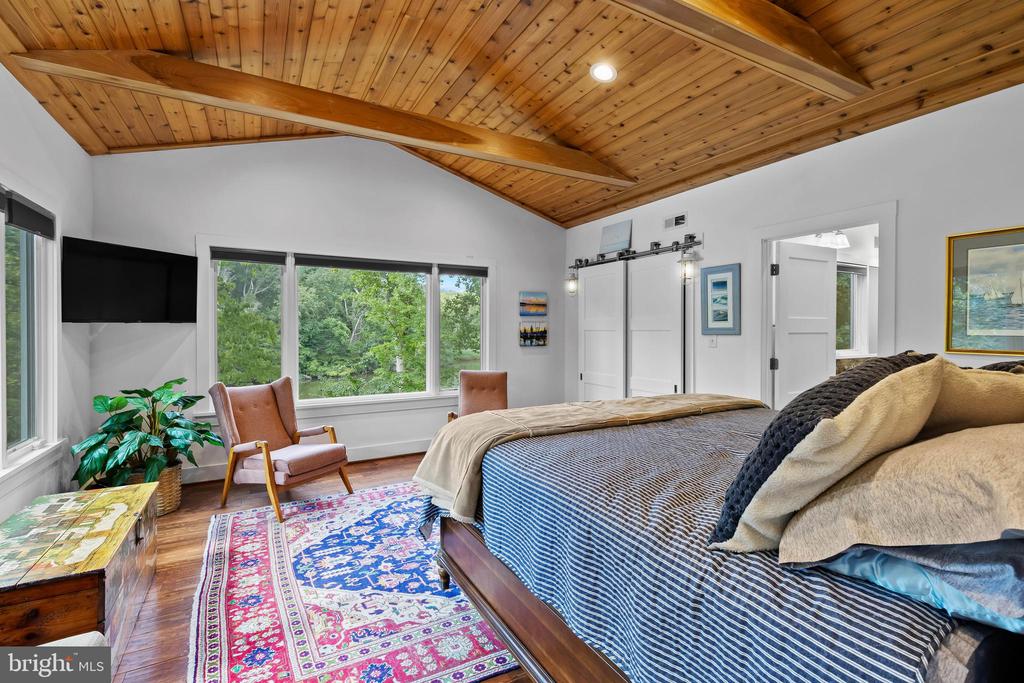 1428 RAVINE WAY