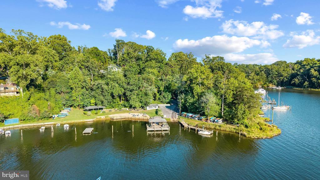 1428 RAVINE WAY